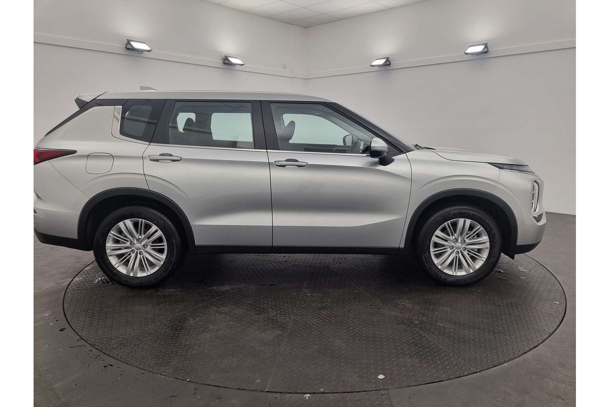 2024 Mitsubishi Outlander ES ZM