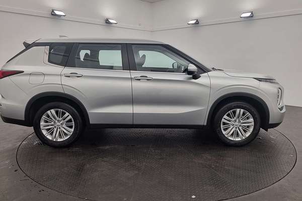 2024 Mitsubishi Outlander ES ZM