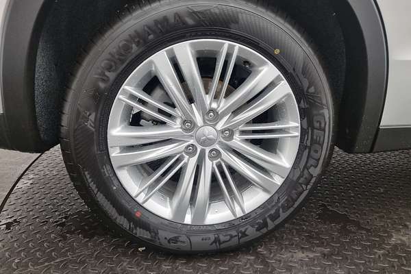 2024 Mitsubishi Outlander ES ZM