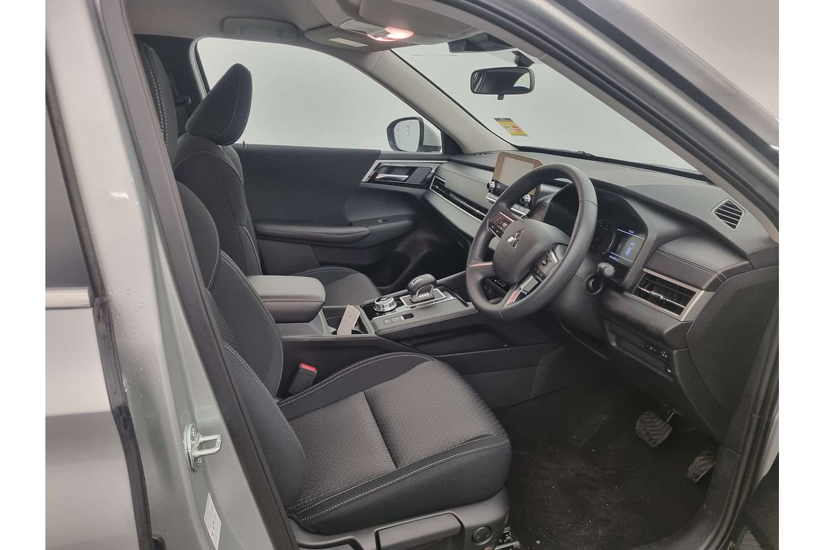 2024 Mitsubishi Outlander ES ZM