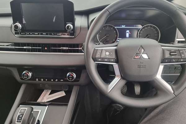 2024 Mitsubishi Outlander ES ZM