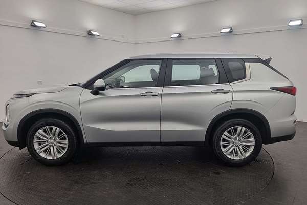 2024 Mitsubishi Outlander ES ZM