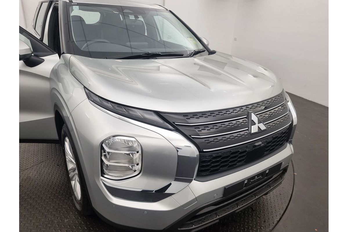 2024 Mitsubishi Outlander ES ZM