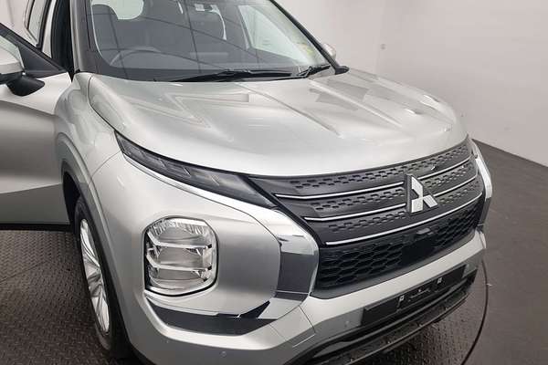 2024 Mitsubishi Outlander ES ZM