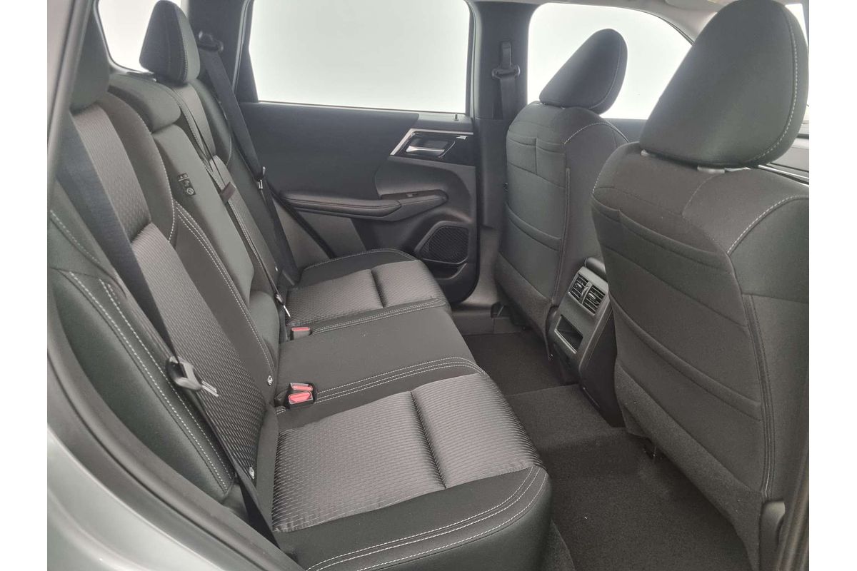 2024 Mitsubishi Outlander ES ZM