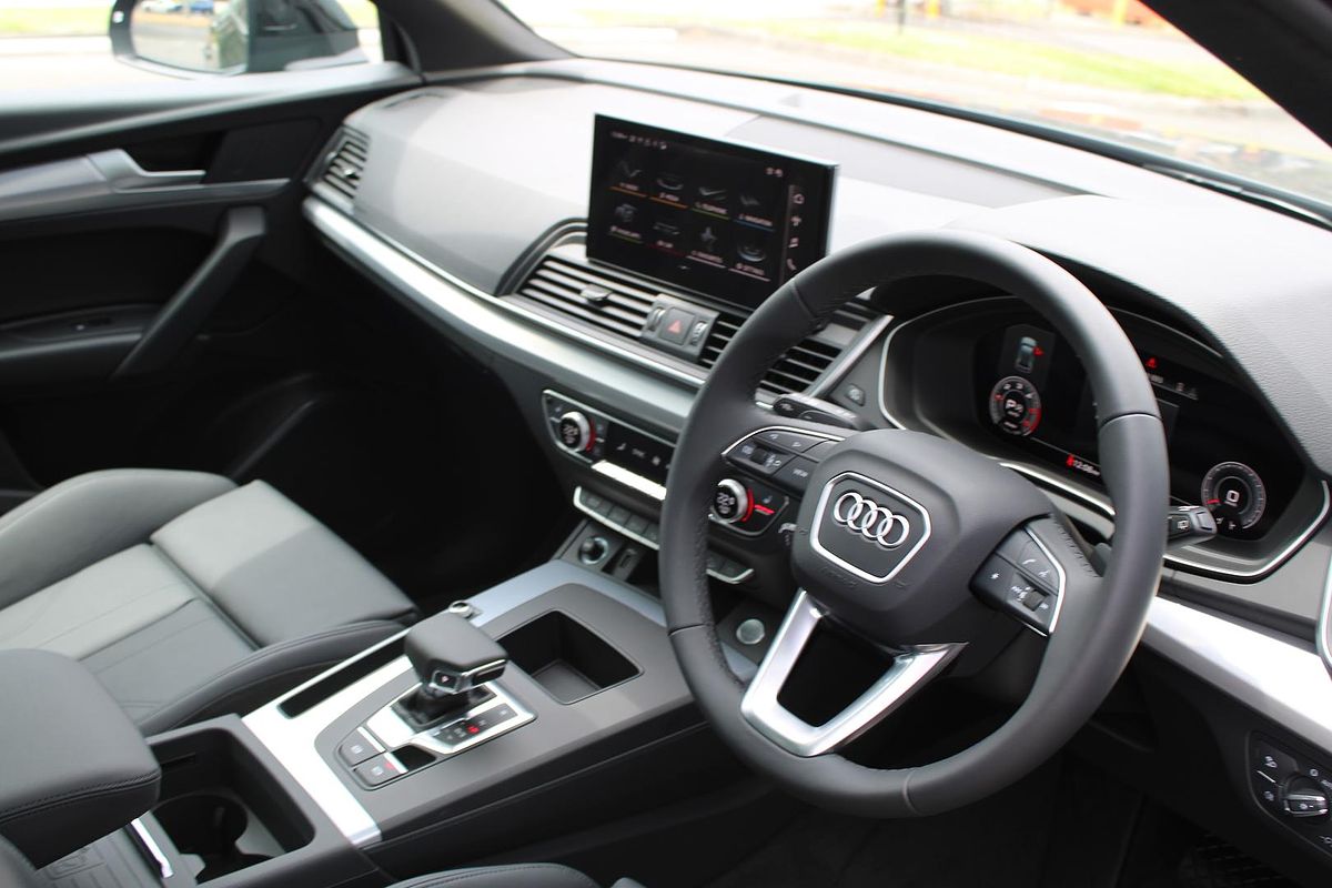 2024 Audi Q5 40 TDI Sport FY