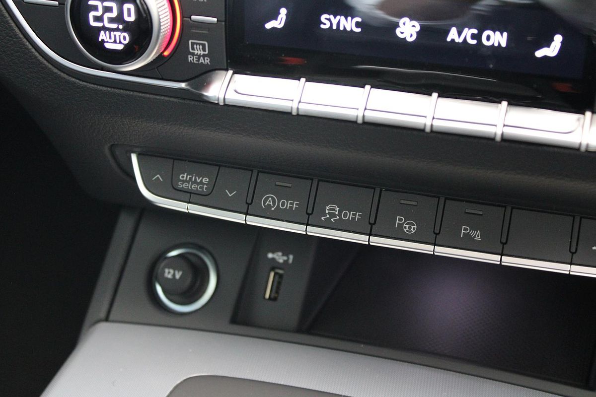 2024 Audi Q5 40 TDI Sport FY