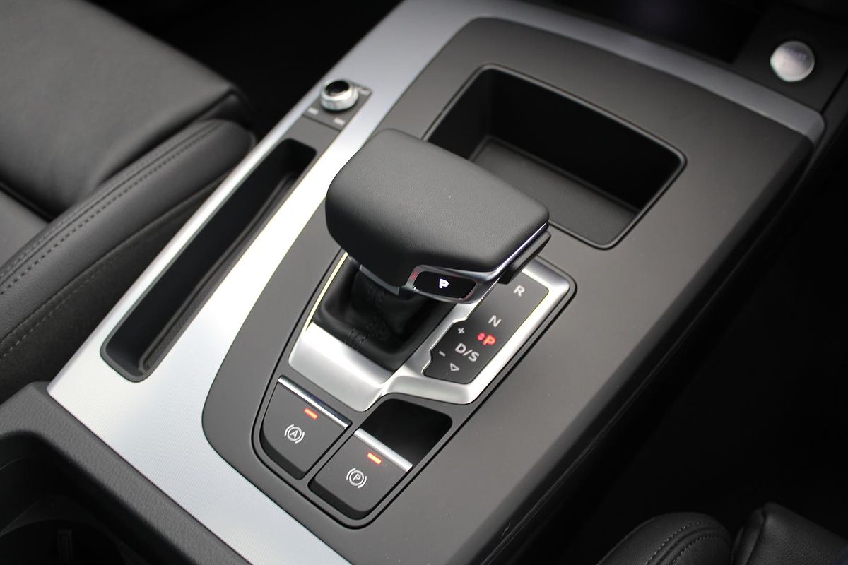 2024 Audi Q5 40 TDI Sport FY