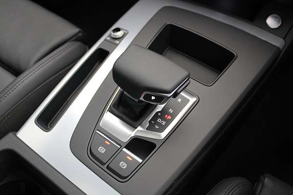 2024 Audi Q5 40 TDI Sport FY