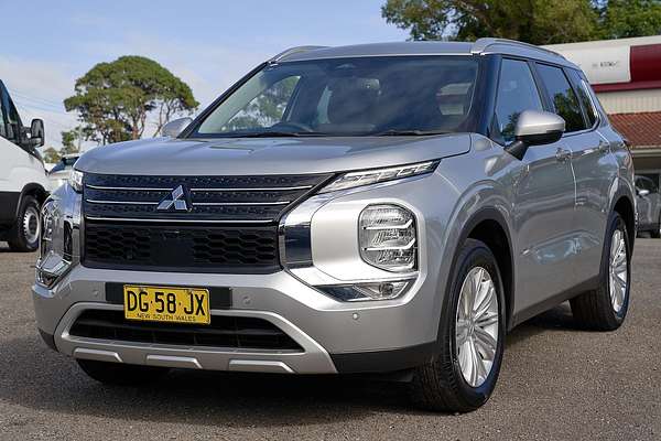 2023 Mitsubishi Outlander LS ZM
