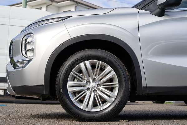 2023 Mitsubishi Outlander LS ZM