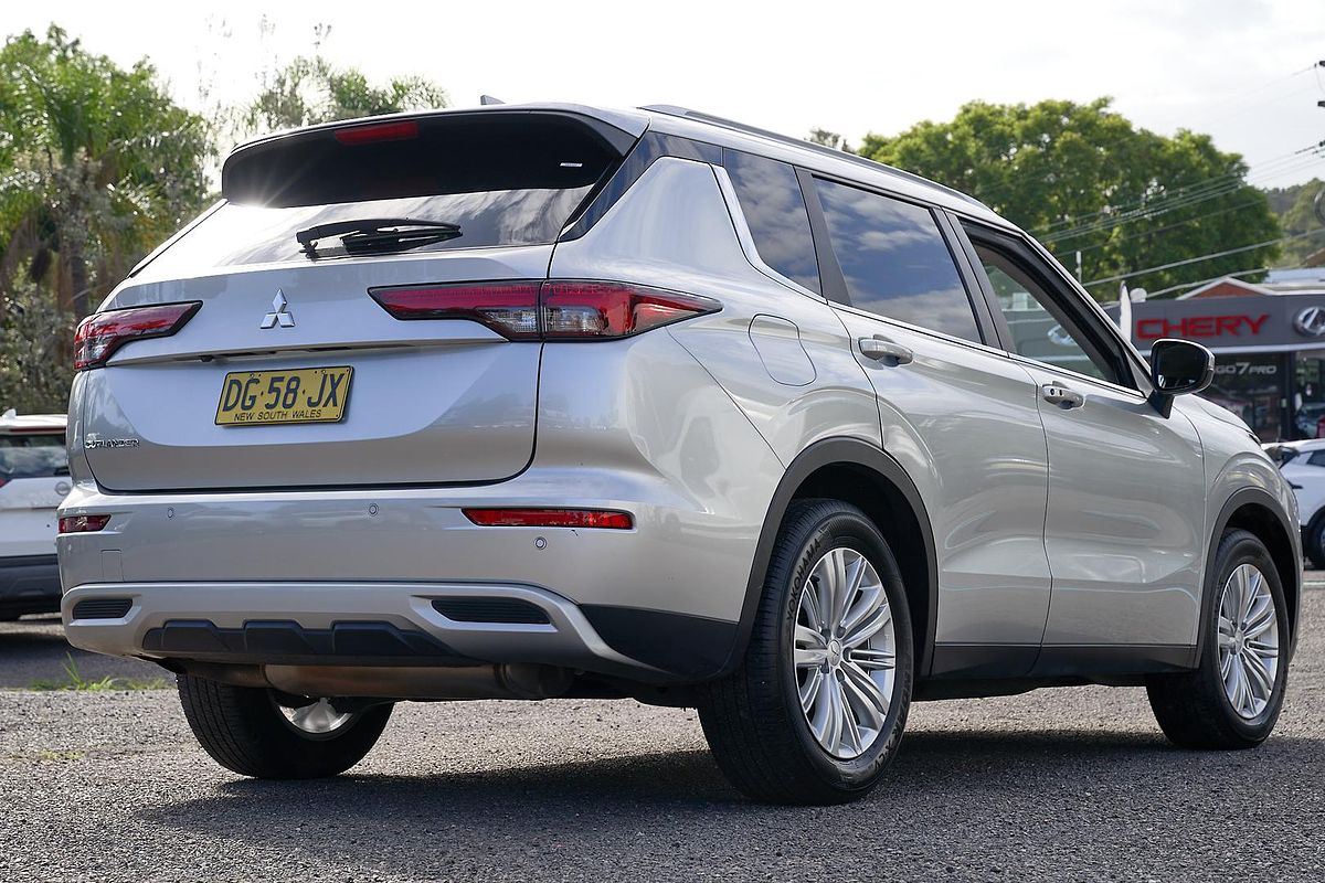 2023 Mitsubishi Outlander LS ZM