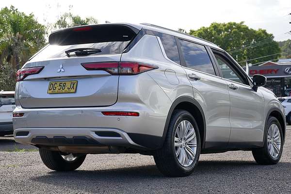 2023 Mitsubishi Outlander LS ZM