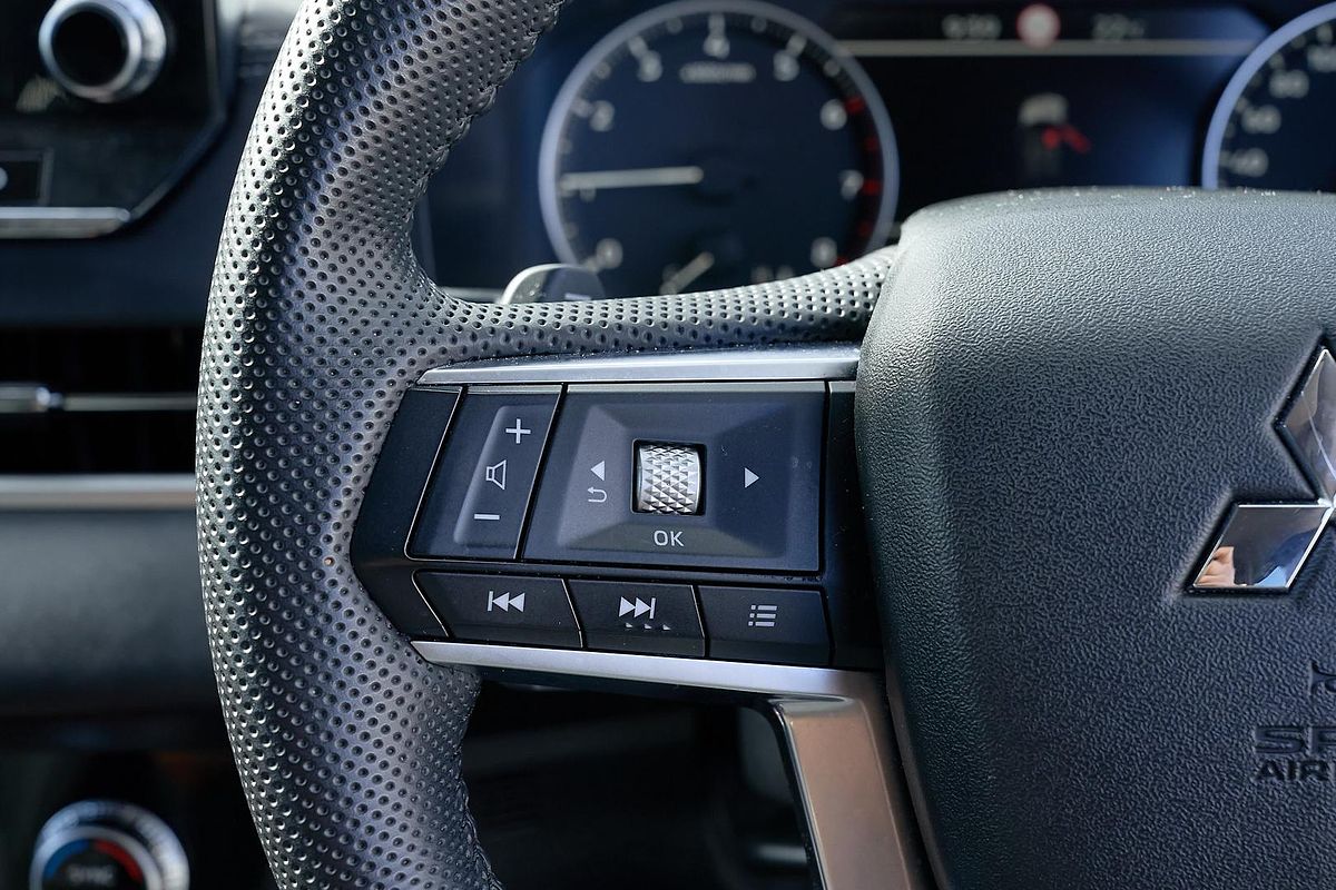 2023 Mitsubishi Outlander LS ZM