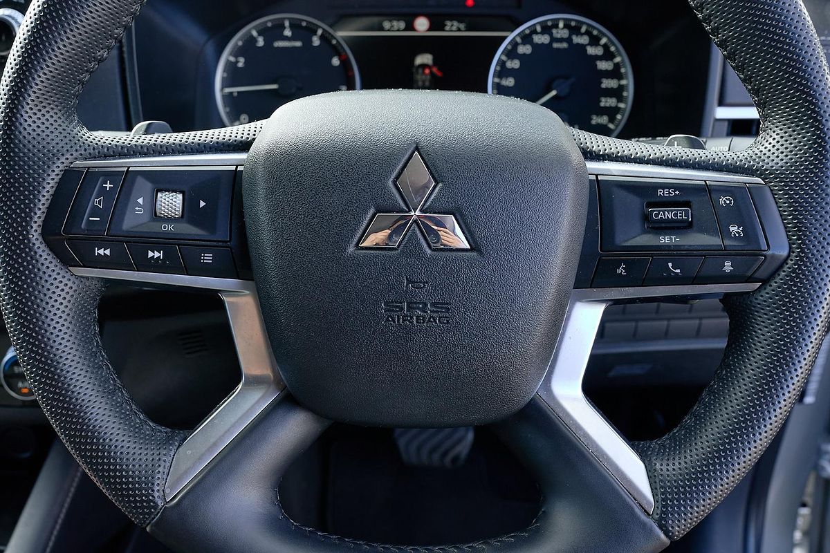 2023 Mitsubishi Outlander LS ZM