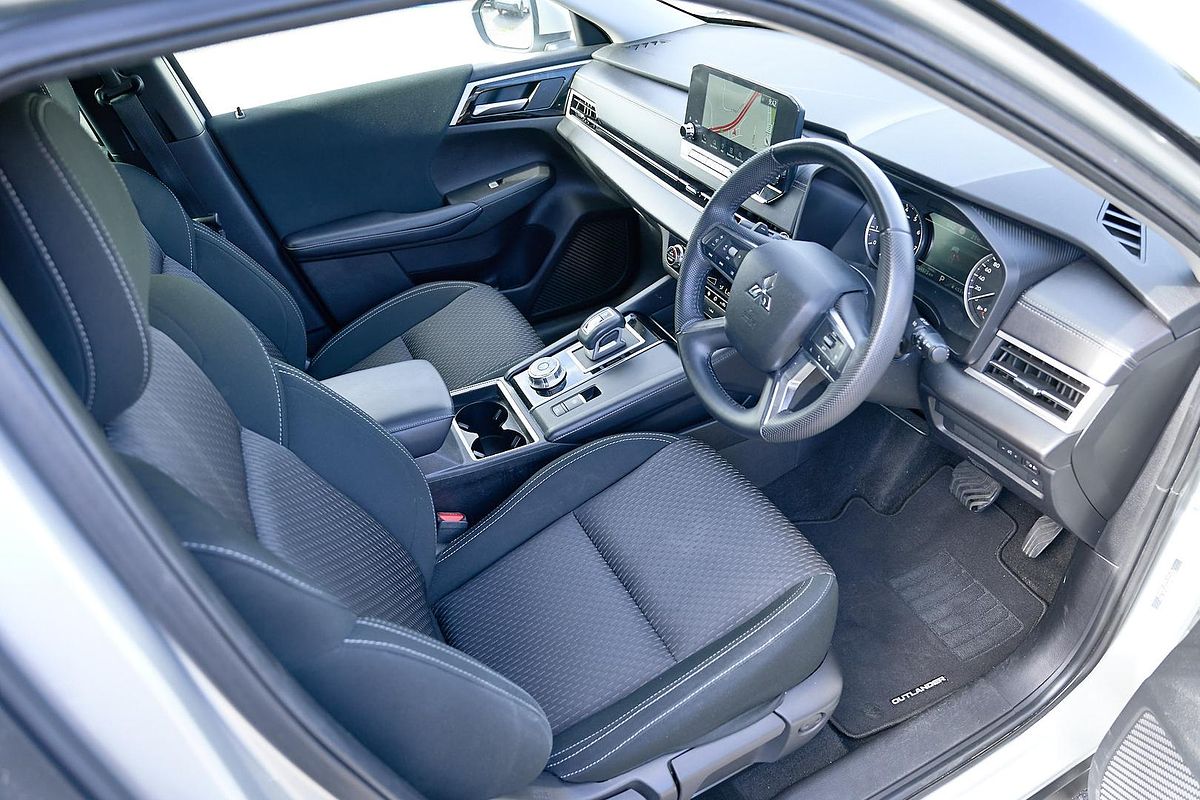 2023 Mitsubishi Outlander LS ZM