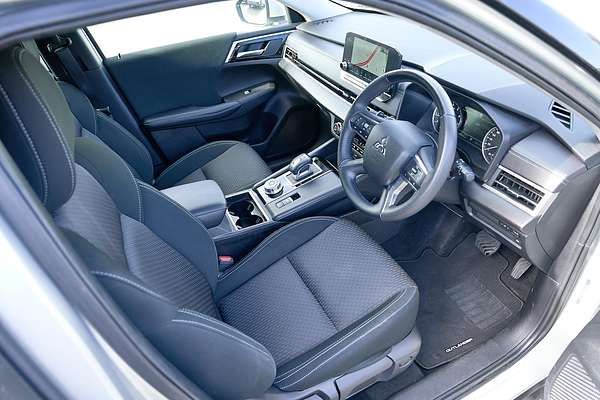 2023 Mitsubishi Outlander LS ZM