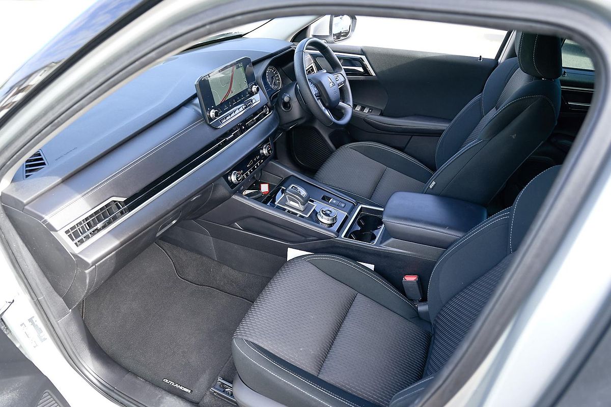 2023 Mitsubishi Outlander LS ZM