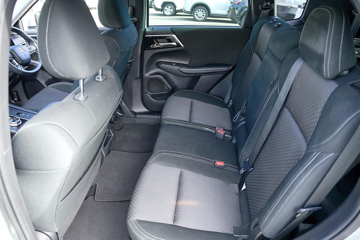 2023 Mitsubishi Outlander LS ZM