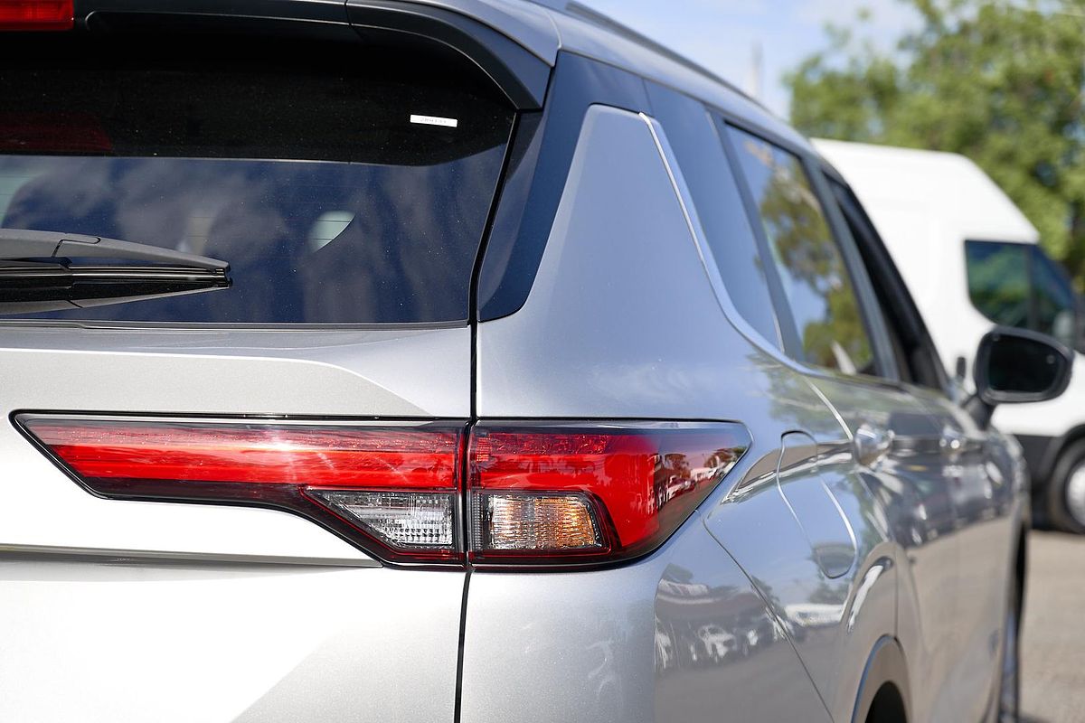 2023 Mitsubishi Outlander LS ZM