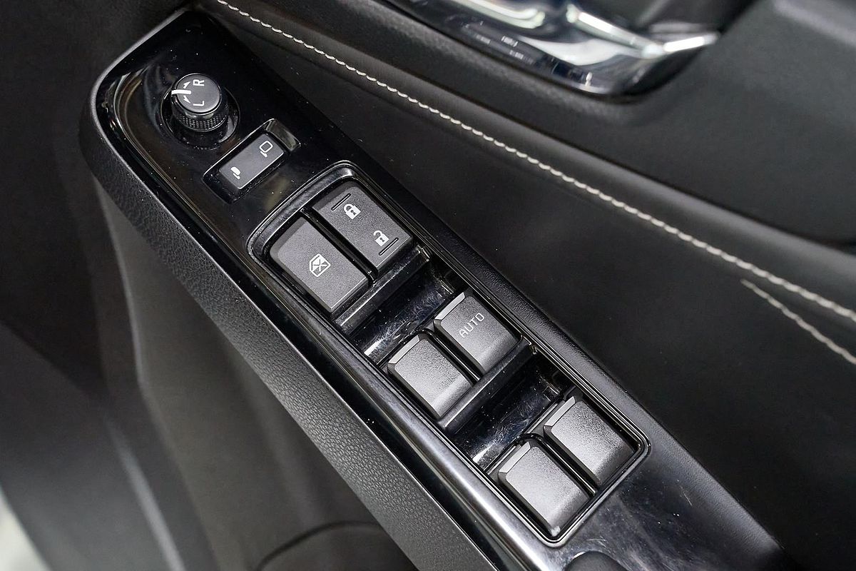 2023 Isuzu MU-X LS-T