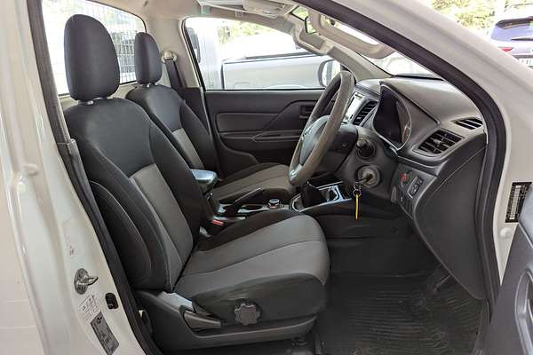 2019 Mitsubishi Triton GLX MR 4X4