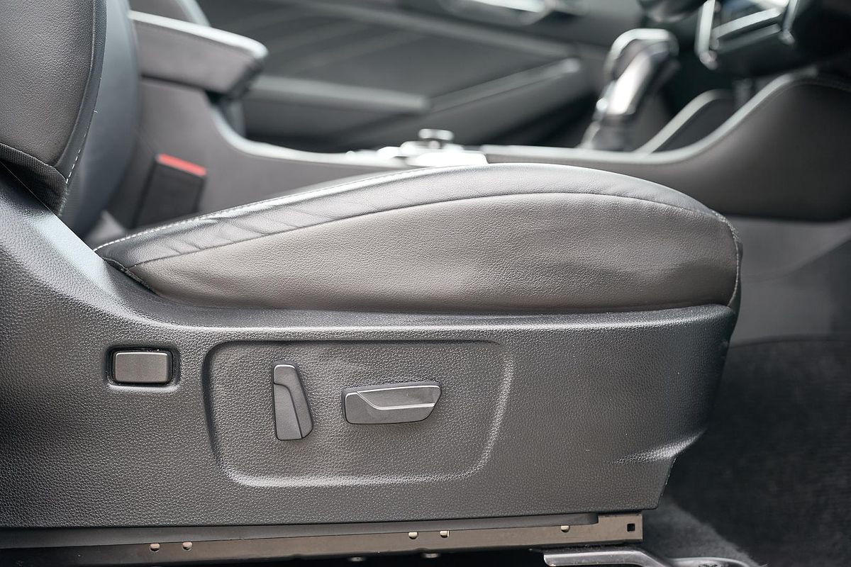 2023 Isuzu MU-X LS-T