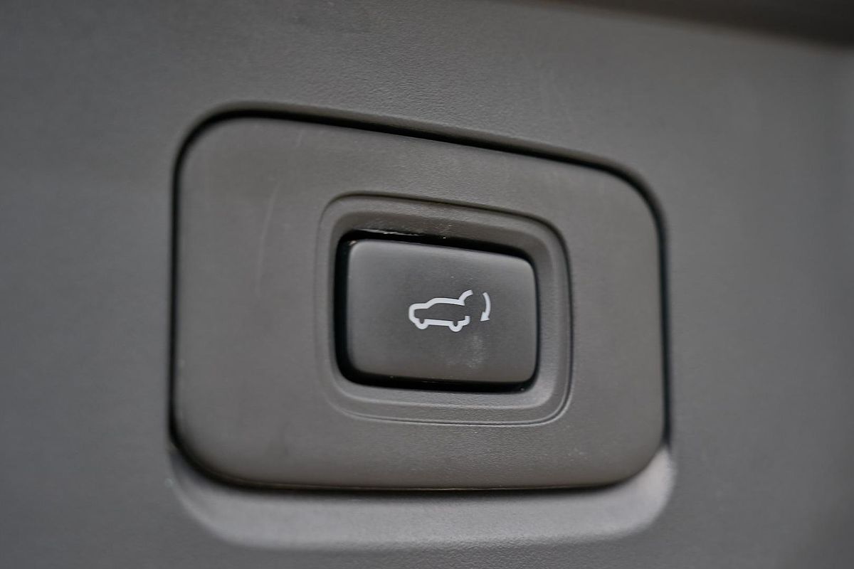 2023 Isuzu MU-X LS-T