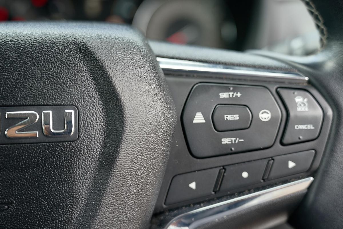 2023 Isuzu MU-X LS-T