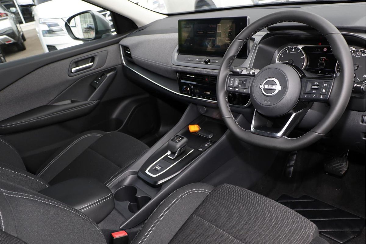 2025 Nissan QASHQAI ST J12