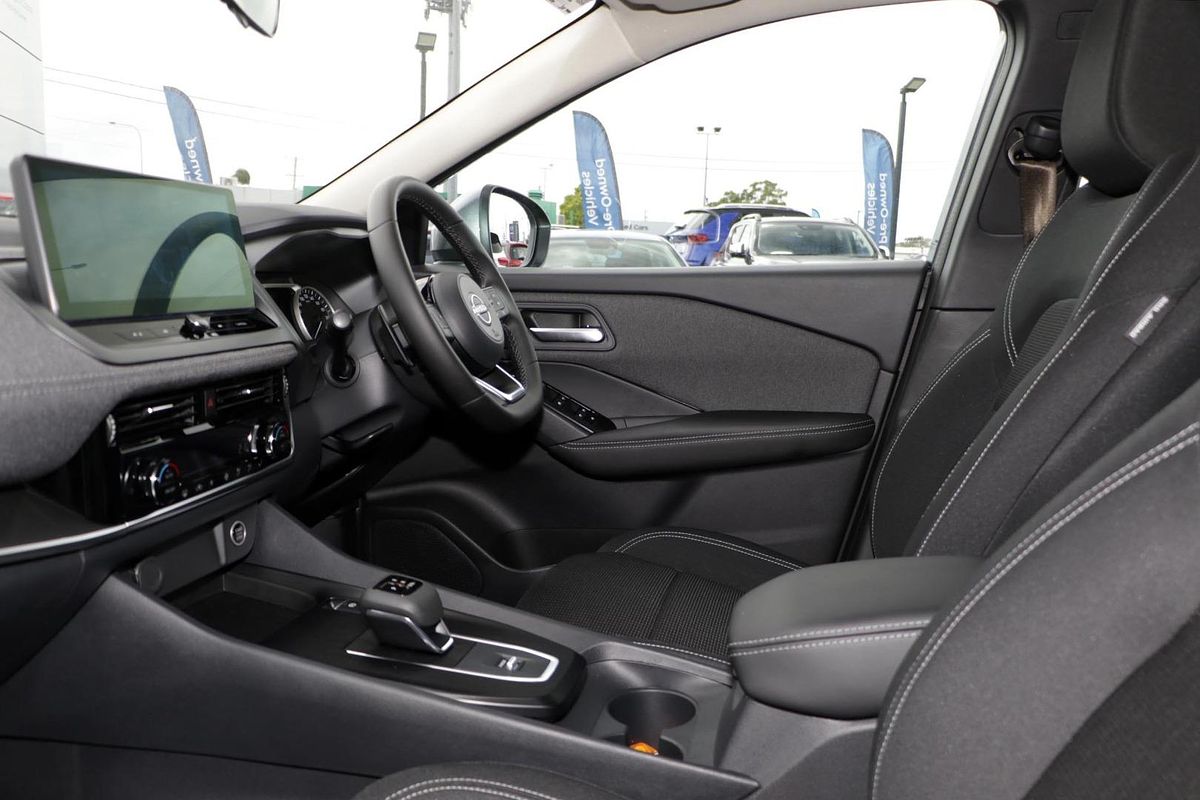 2025 Nissan QASHQAI ST J12