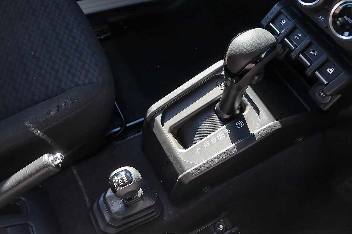 2025 Suzuki Jimny GLX GJ