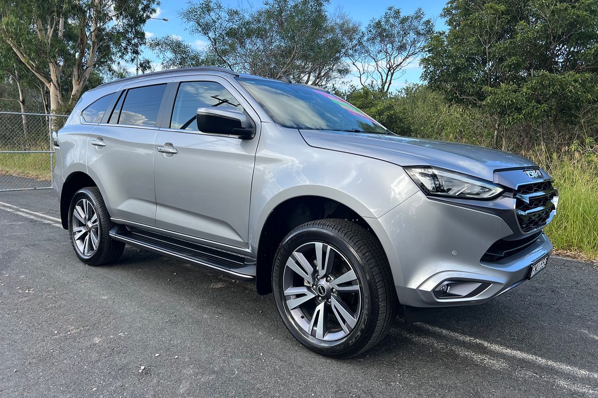 2022 Isuzu MU-X LS-T