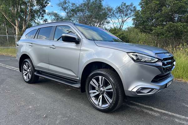 2022 Isuzu MU-X LS-T