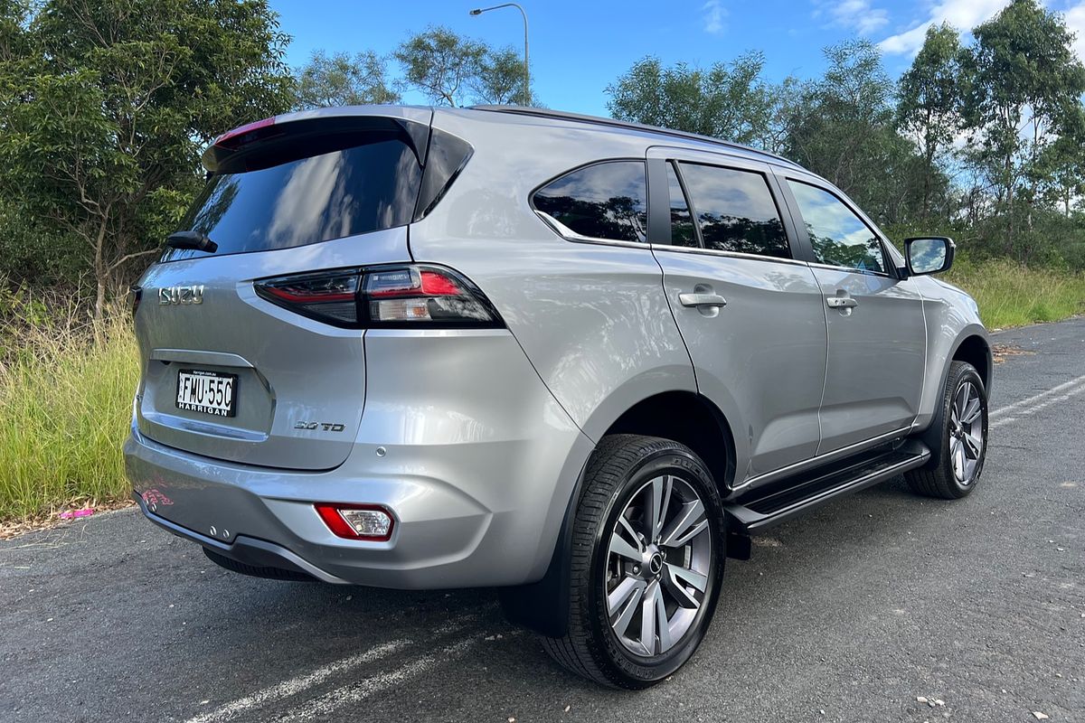 2022 Isuzu MU-X LS-T