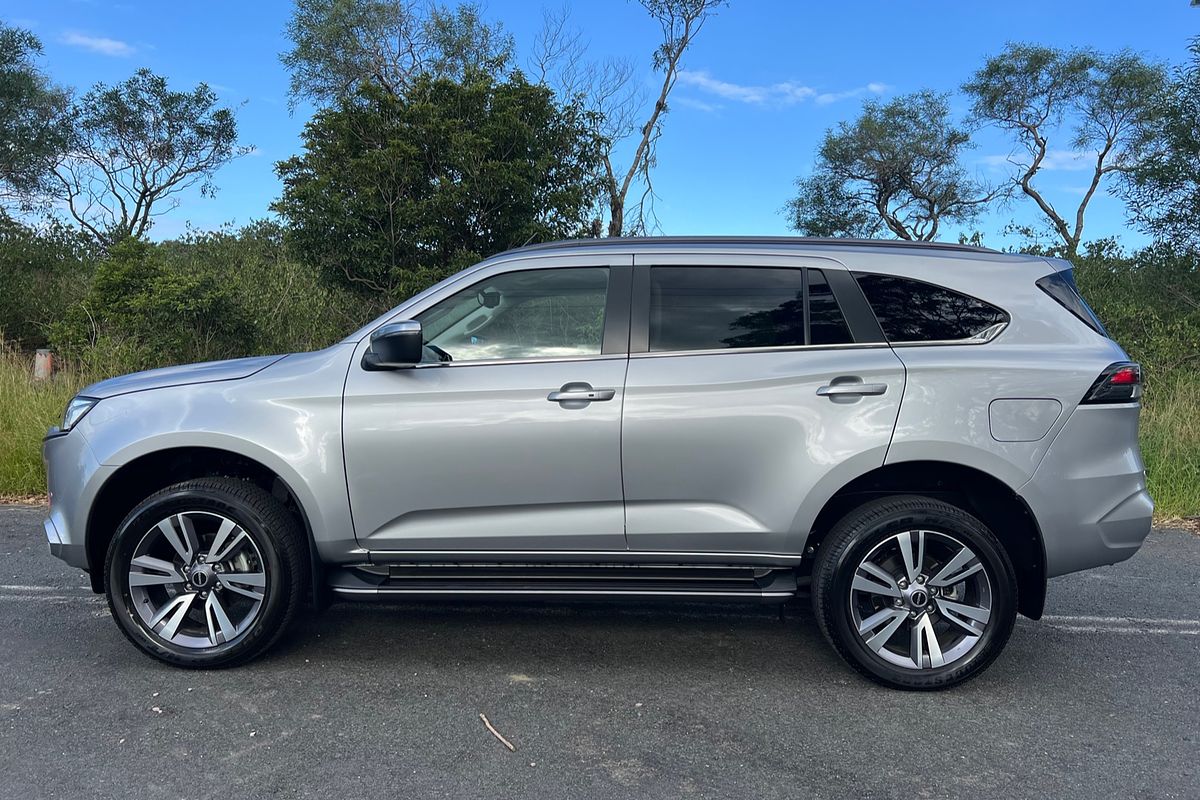 2022 Isuzu MU-X LS-T