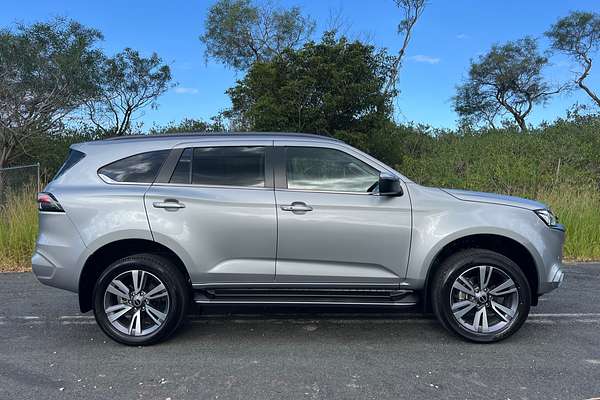 2022 Isuzu MU-X LS-T