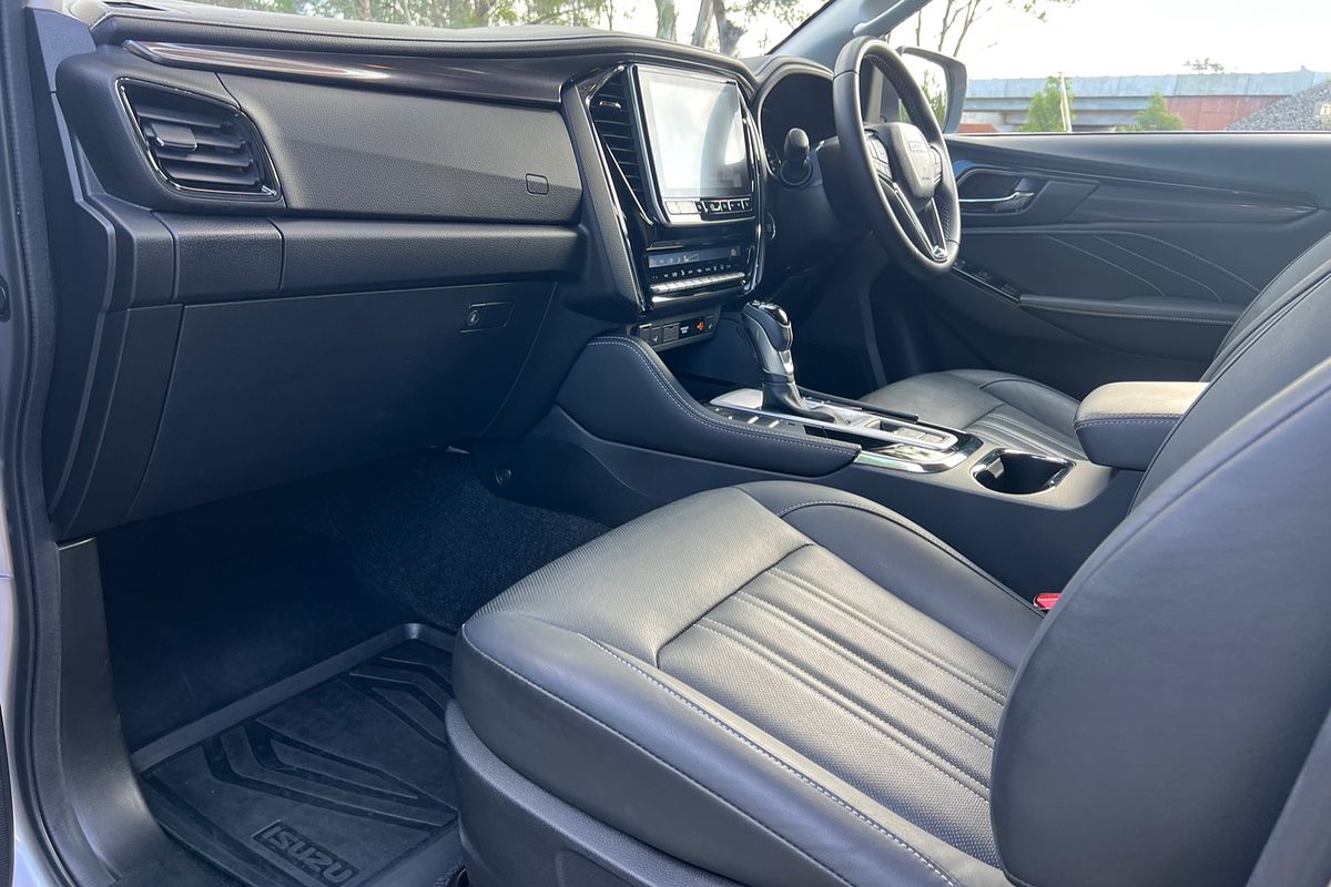 2022 Isuzu MU-X LS-T