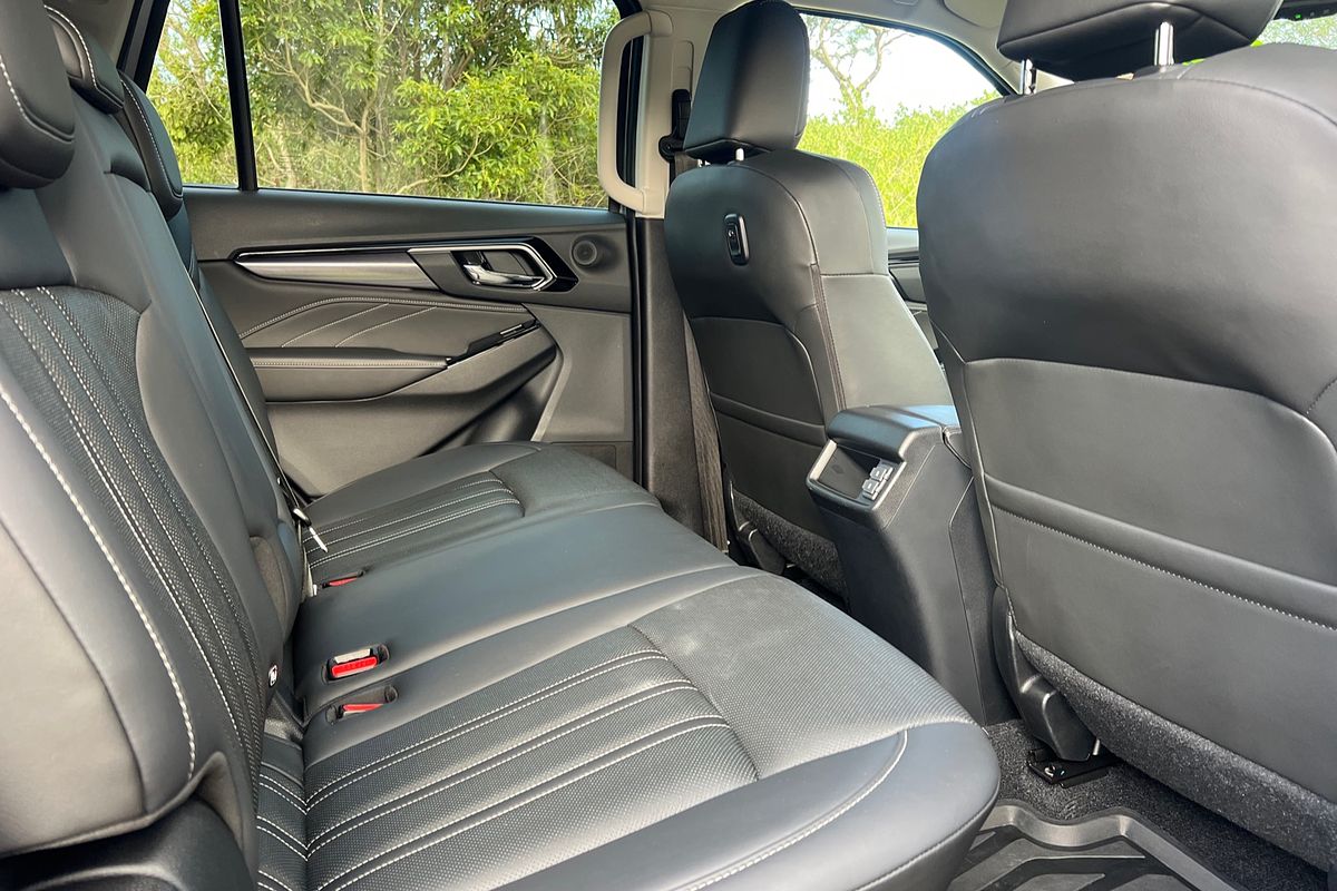 2022 Isuzu MU-X LS-T