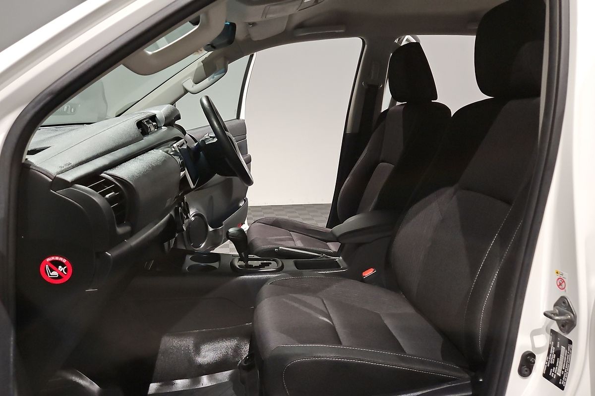 2017 Toyota Hilux SR GUN126R 4X4