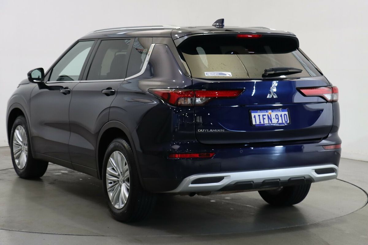 2024 Mitsubishi Outlander LS ZM