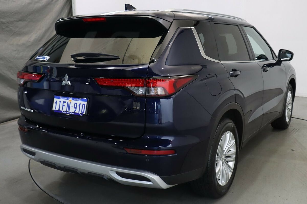2024 Mitsubishi Outlander LS ZM