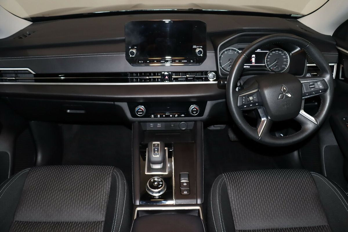 2024 Mitsubishi Outlander LS ZM