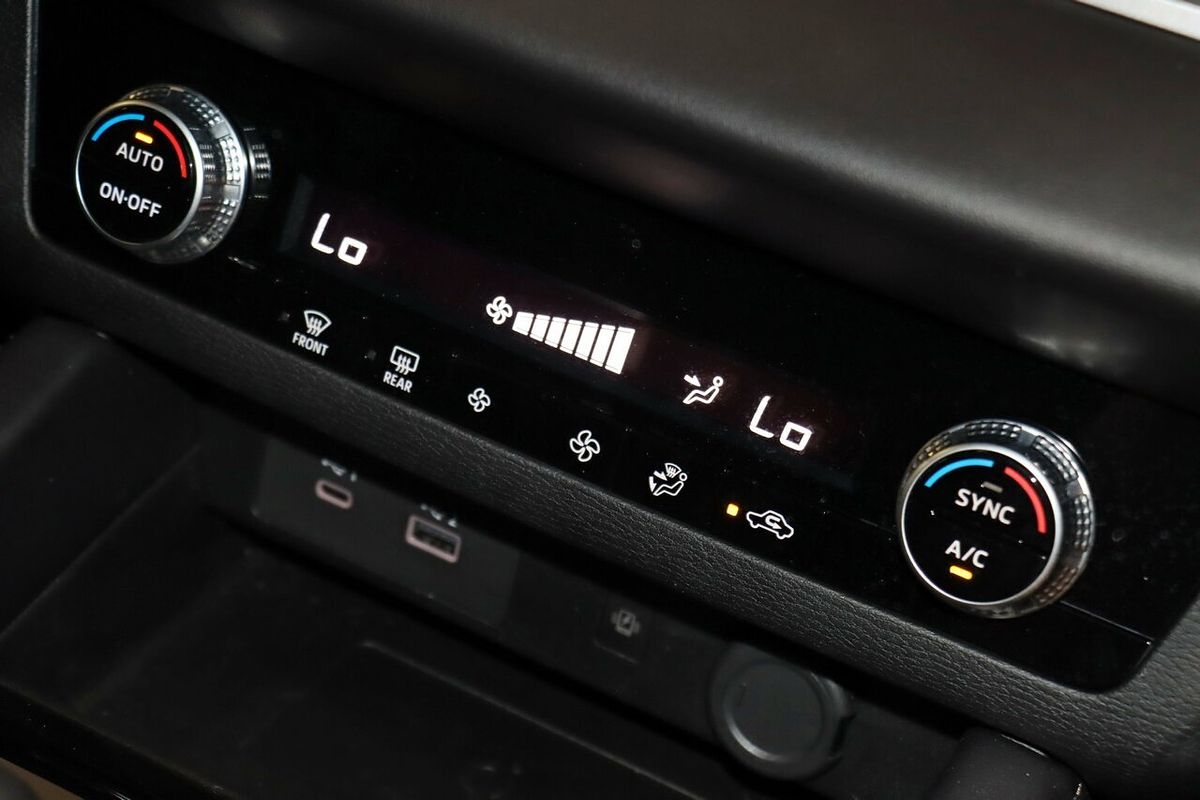 2024 Mitsubishi Outlander LS ZM