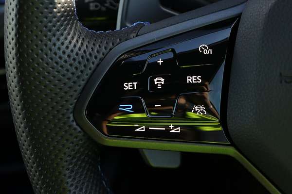2022 Volkswagen Golf R 8