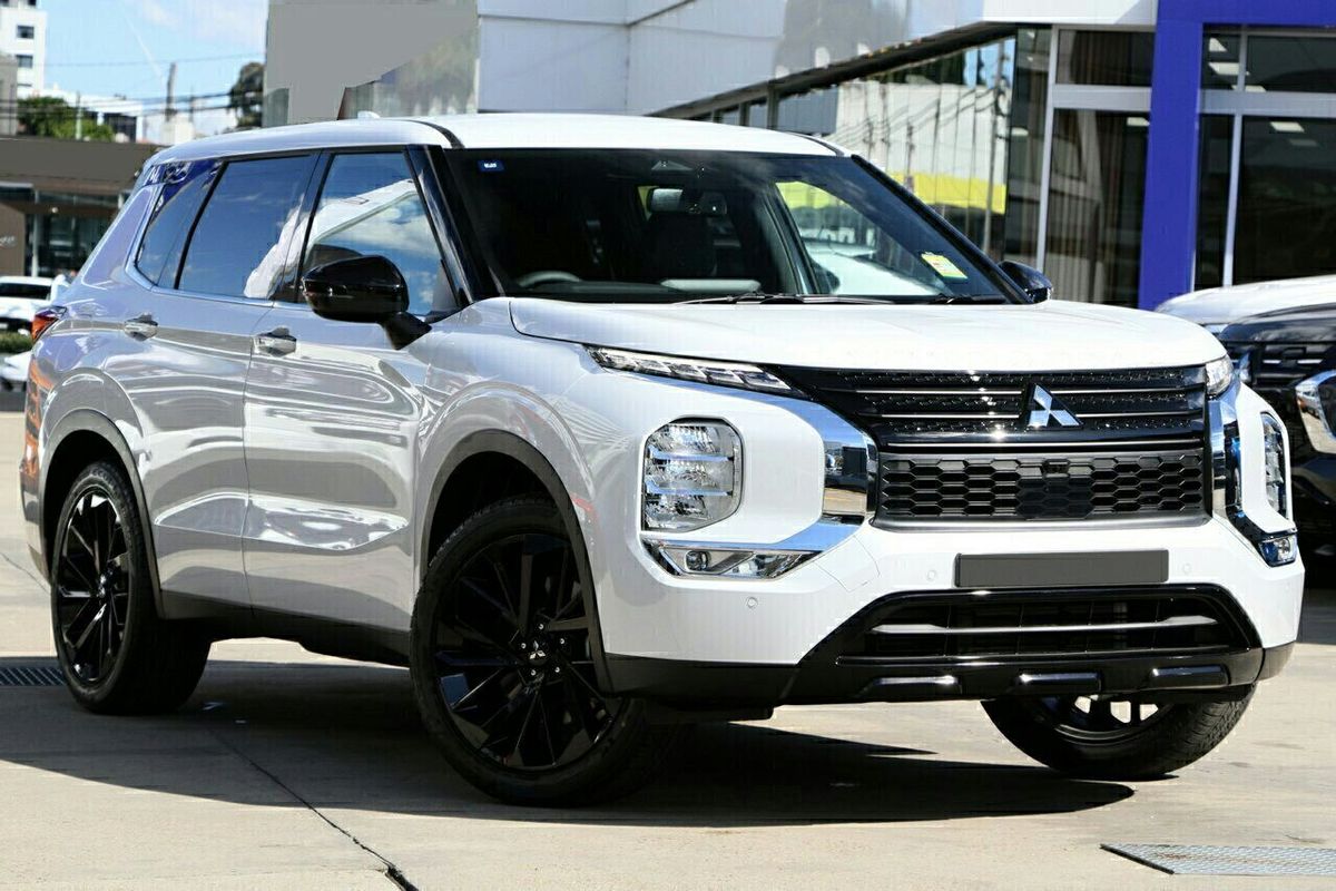 2024 Mitsubishi Outlander Black Edition ZM