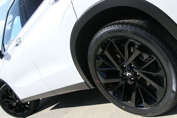 2024 Mitsubishi Outlander Black Edition ZM