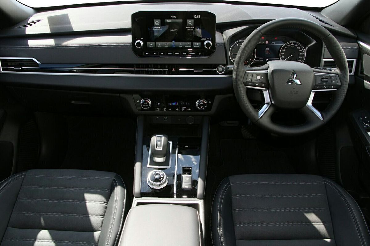 2024 Mitsubishi Outlander Black Edition ZM