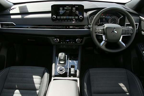 2024 Mitsubishi Outlander Black Edition ZM