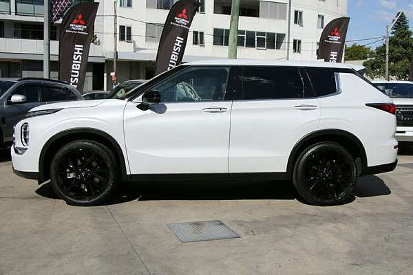 2024 Mitsubishi Outlander Black Edition ZM